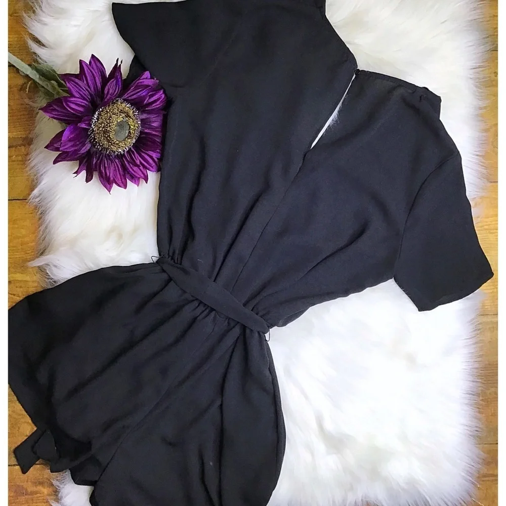 Charles Henry V Neck Romper - Picture 4 of 4